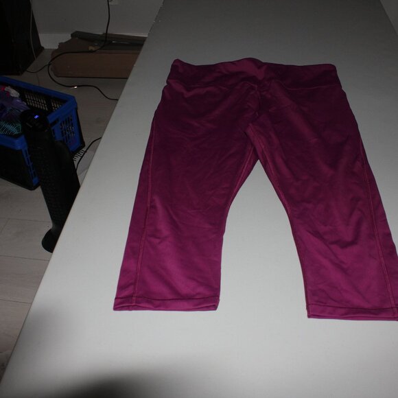 Purple Atheta  Ultimate Stash Pocket Capris Size XL NWOT - Picture 1 of 5